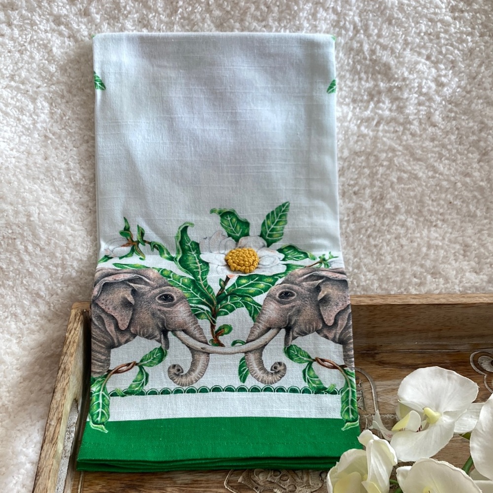 Dish✨Towel✨from💕Anthropologie💕✨with✨Beautiful✨embroidery✨